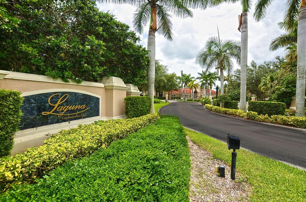 1590 S 42nd Cir unit 307, Vero Beach, FL 32967 - photo 1