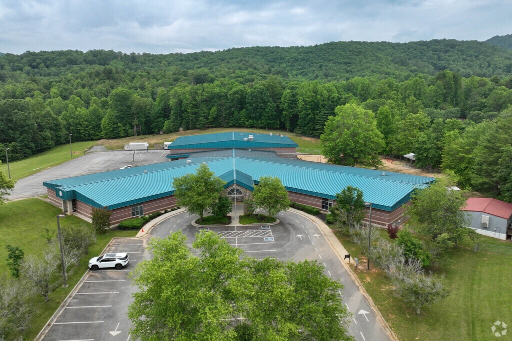 Martins Creek Elementary and Middle is a fun and safe place for students to learn in Brasstown.