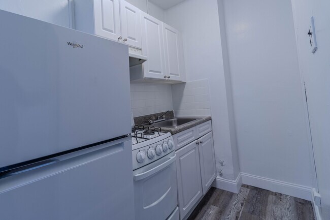 323 E 50th St unit 1, New York, NY 10022 - photo 3
