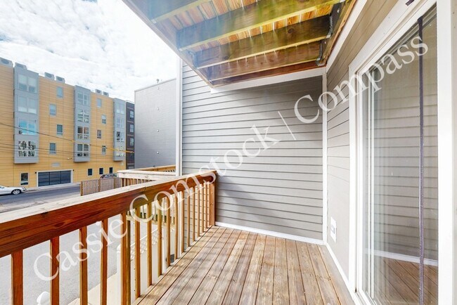 Private deck (off living area)