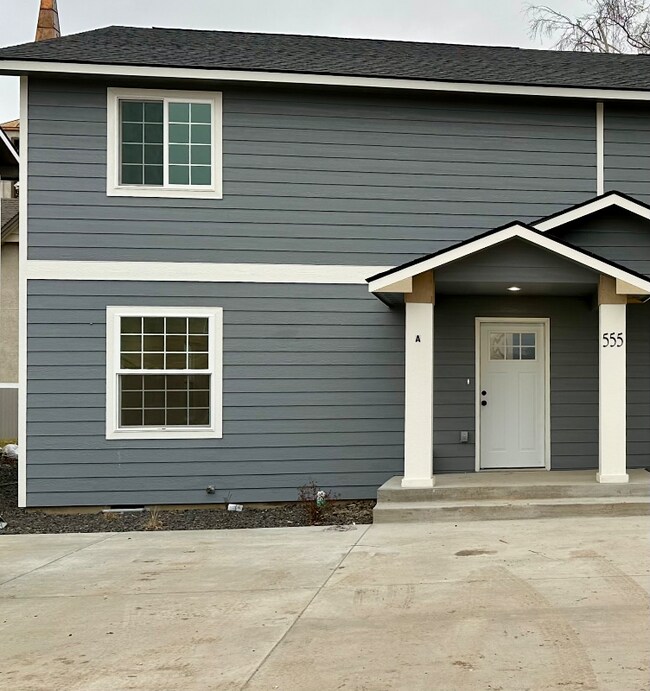 555 Franklin Ct Unit B, Sunnyside, WA 98944