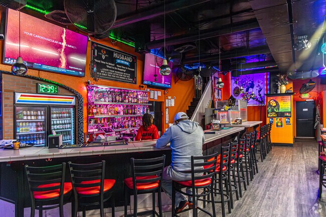 Rafiki Restaurant and Lounge serves Kenyan food in Scenic Hill.