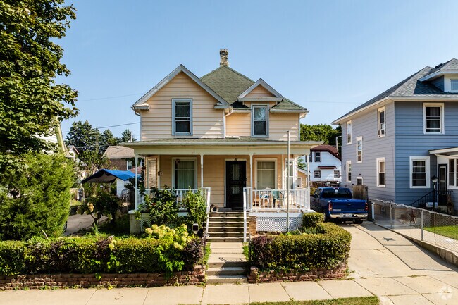 Dutch Colonial homes with peach color siding can be found in Cedar Bend neighborhood.