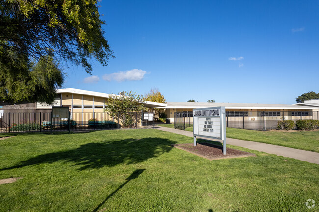 La Canada Elementary School is a alrge campus.