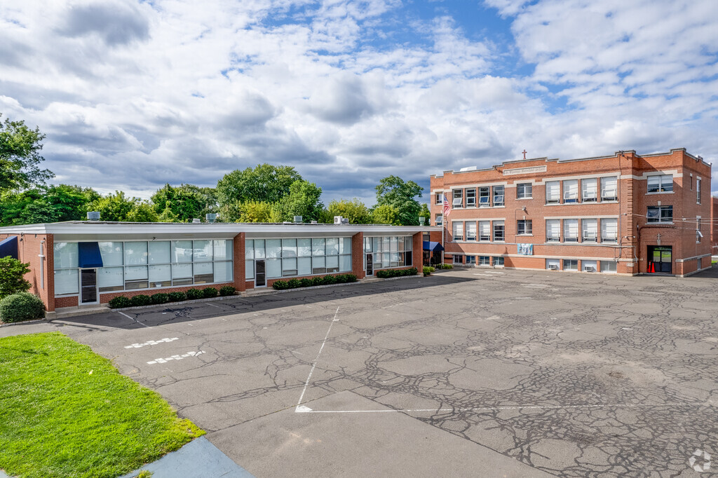 St Thomas Aquinas Elementary School is conveniently located on Post Road in Fairfield.