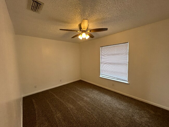 1702 Kirk Ave unit 203, Killeen, TX 76543 - photo 5
