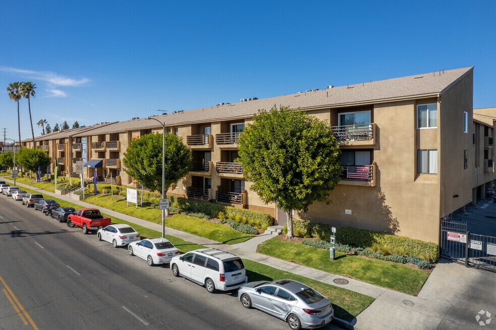 Northridge Gardens Apartments, Northridge, CA 91325 - photo 1