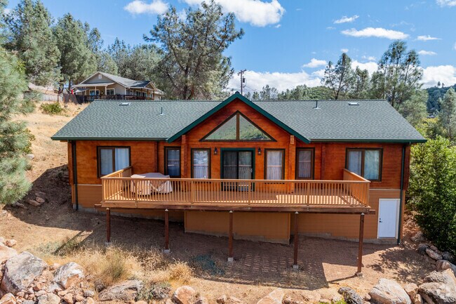 Large modern homes are also abundant in the hills of Kelseyville Riviera.