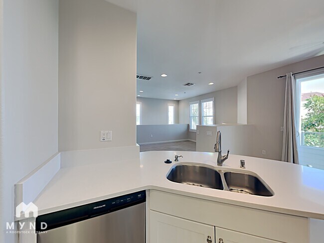 815 Harbor Cliff Way, Oceanside, CA 92054 - photo 5