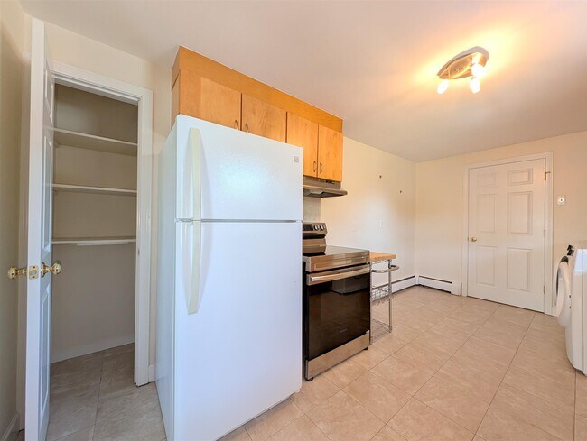 5 Patrick St unit 2, Arlington, MA 02474 - photo 3