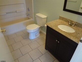 20 Iroquois Dr, Galloway, NJ 08205