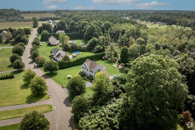 East Granby was originally part of Granby, which was settled in the late 17th century.