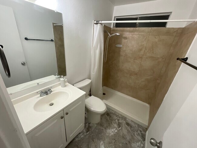 424 W Wilson Ave unit C, Ridgecrest, CA 93555 - photo 4