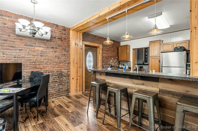 531 E Chestnut St unit 2, Jeffersonville, IN 47130 - photo 4