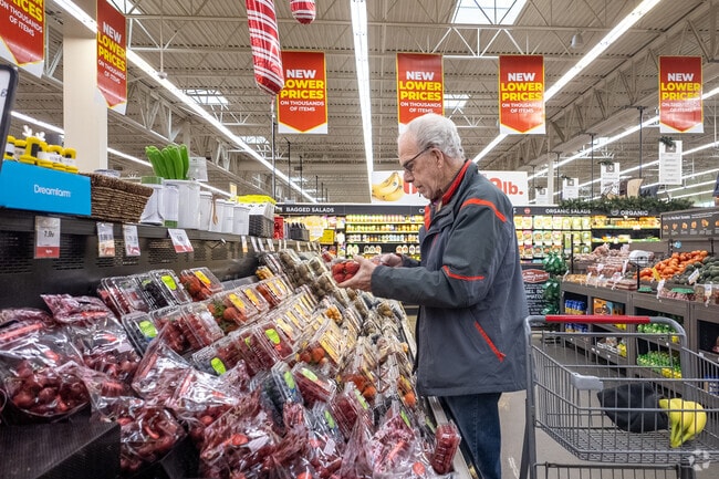 HyVee offers a huge selection of fresh produce year round near The Manor in Rochester.