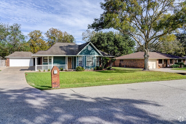 West Columbia's architectural diversity creates a visually dynamic and appealing community.