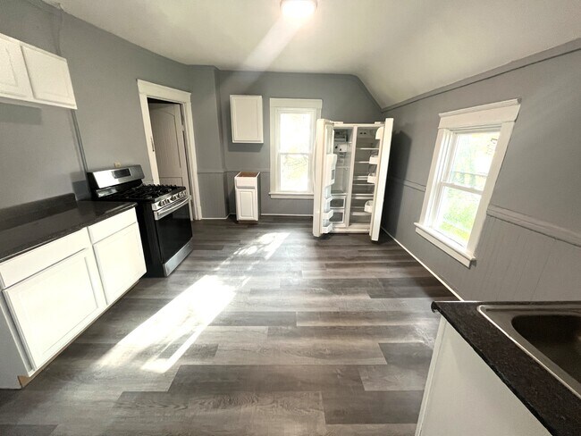 423 E 16th St unit 2, Erie, PA 16503 - photo 3