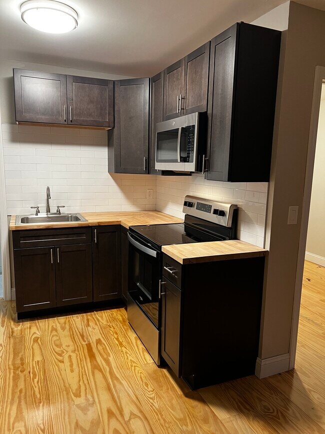 35 N Colony St unit 3, Wallingford, CT 06492 - photo 5