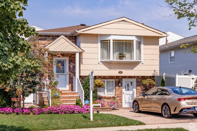 Huguenot is a quiet residential neighborhood.