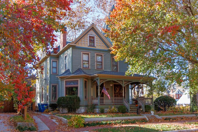 Typical homes in Alton also provide cozy patios.