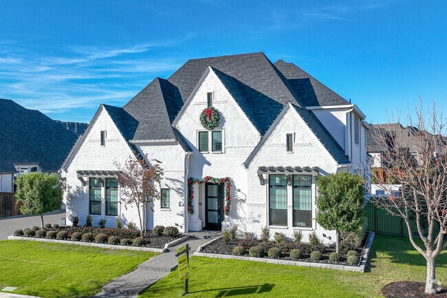 There are homes in Prosper that are just waiting for you and your family to move into.