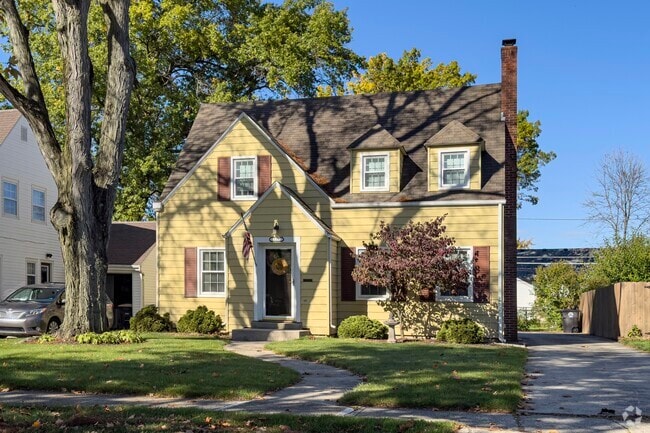 Homes in Sherwood to Pettit come in a variety of attractive color pallets.