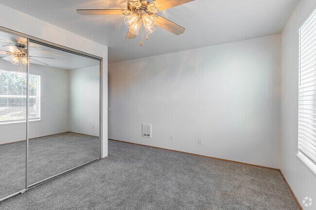 2BR, 2BA - 944SF - Primary Bedroom