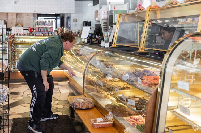 Montillio's serves up fresh baked goods every day in West Quincy.