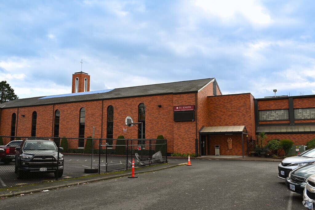St Joseph School provides education in the neighborhood of 
Downtown Salem.