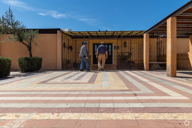 Serving the Drexel Heights area since 1949, Karichimaka Restaurant features fresh Sonoran Mexican food.