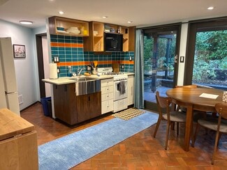 4312 37th Ave NE, Seattle, WA 98105