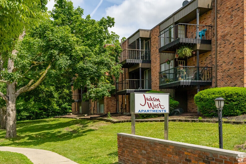 Jackson West, Ann Arbor, MI 48103 - photo 1