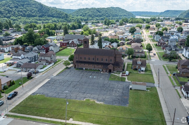 Students of Toronto can choose a private school at St. Francis Central School.
