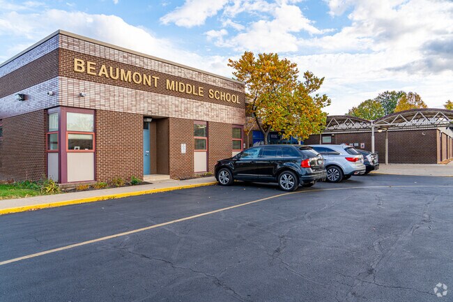 Beaumont Middle School offers classes to 6th to 8th grade students.