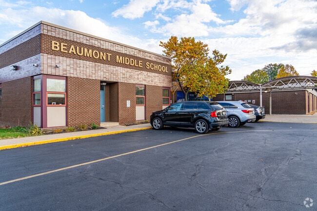 Beaumont Middle School offers classes to 6th to 8th grade students.