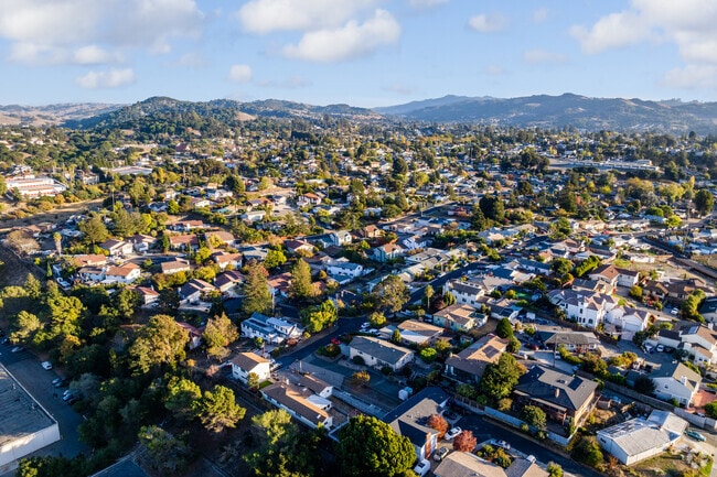 Fulfill your dream of a quite suburban life in El Sobrante Manor.