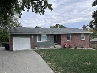 1304 Overlook Dr, Manhattan, KS 66503