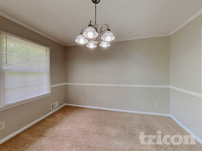 5181 Vivid Dr SW, Stone Mountain, GA 30087 - photo 5