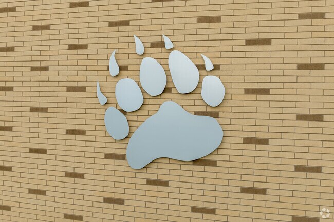 A paw representing Butler Middle School Bruins.