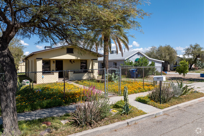 A mid-century modern row of homes in Rincon Heights.