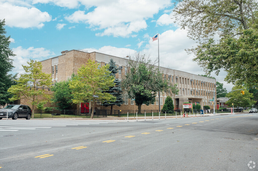 PS 54 Charles W. Leng is located on Willowbrook Rd in Emerson Hill, Staten Island.