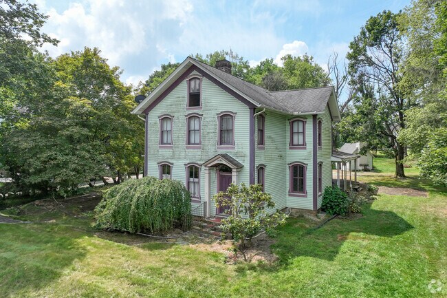 Beallsville have beautiful Italianate style houses in the neighborhood.