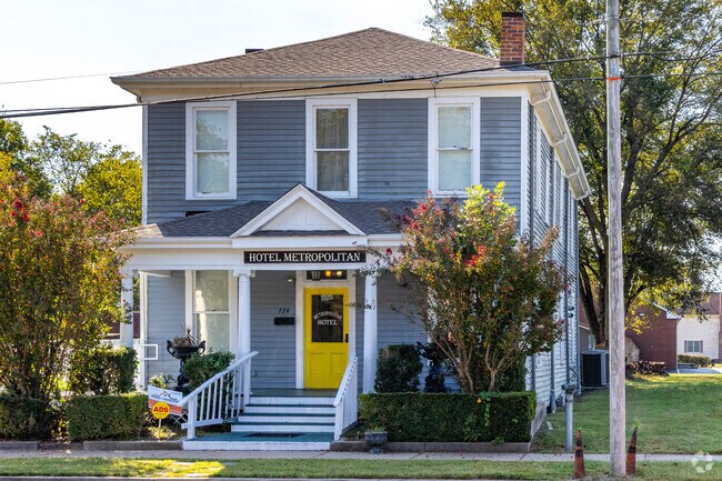 The Hotel Metropolitan is a museum of African American history located in Walter Jetton.