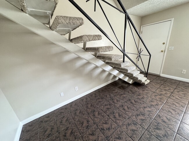 1126 W 37th Place unit 2, Los Angeles, CA 90007 - photo 5