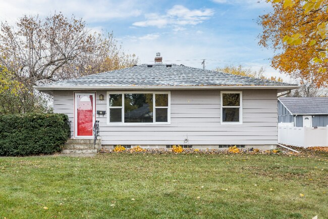 301 W 2nd St, Waconia, MN 55387 - photo 4