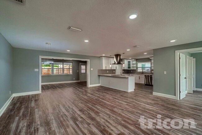 1498 Hunt Ln, Clearwater, FL 33764 - photo 3