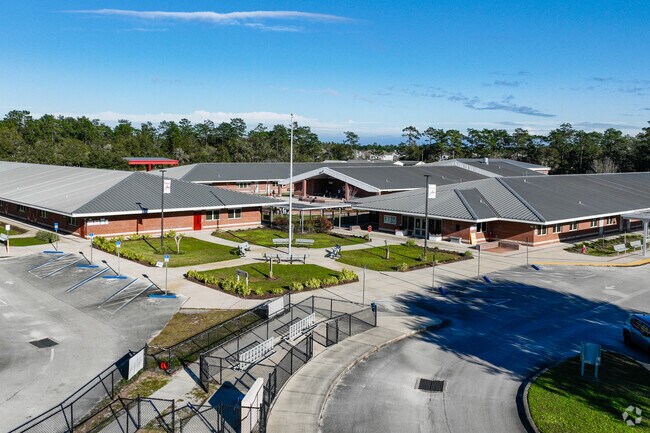 Freedom Elementary School earns a B rating on Niche.