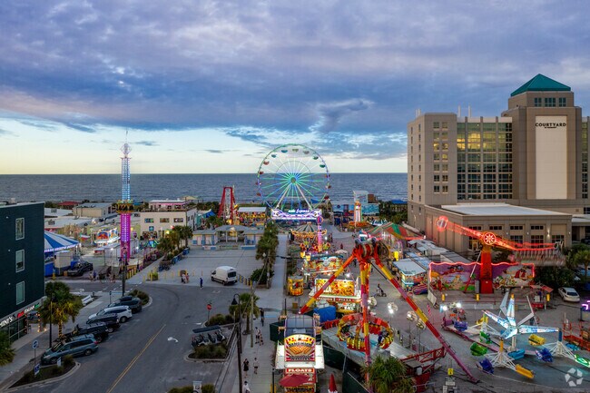 The Seagate neighorhood is only 30 minutes away from the Carolina Beach Amusement Park.