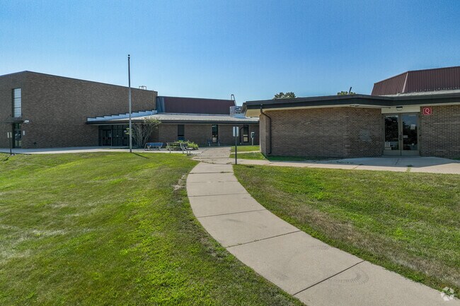 Carlson Elementary has a great schools review of a 5/5 rating.