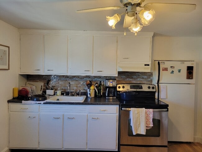 103 Fiat Ave unit 2nd floor, Cranston, RI 02910 - photo 5